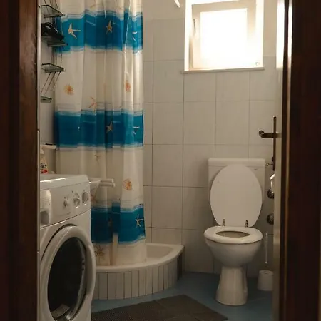 アパート Njofra Banj